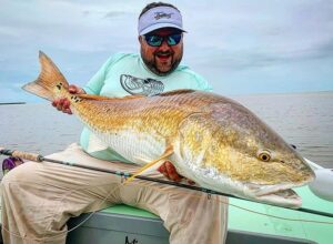 @flounder_on_da_fly reeling in an incredible 41.5” redfish!