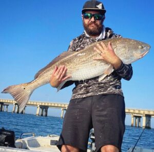 @fishordie4life getting onto those bull reds! The @skiff_life hoodie got it done!